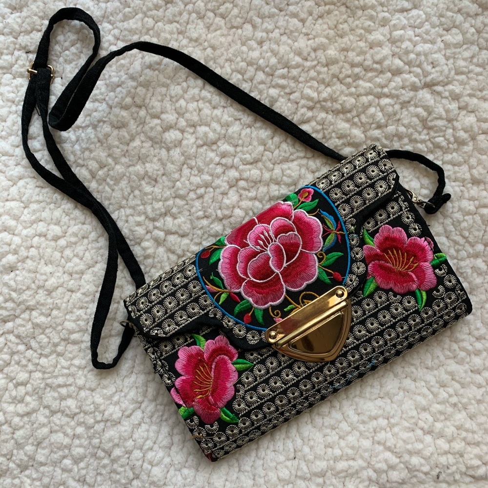 Artesanal Mexican embroidered purse/clutch - NWT